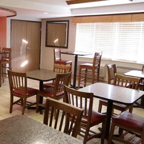 Boarders Inn And Suites By Cobblestone Hotels - Fayette 외부 사진